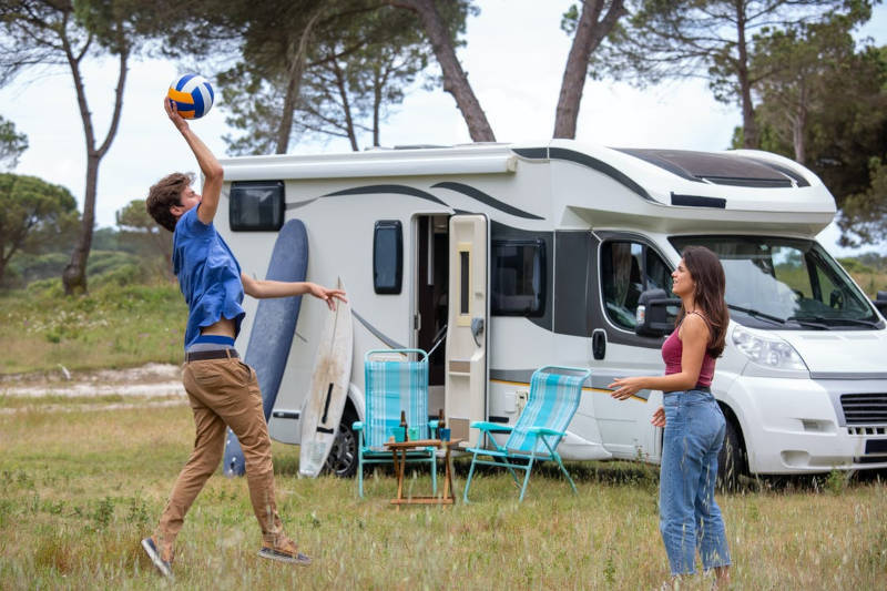 Blijven bewegen & sporten tijdens de vakantie? Bijvoorbeeld volleyballen!